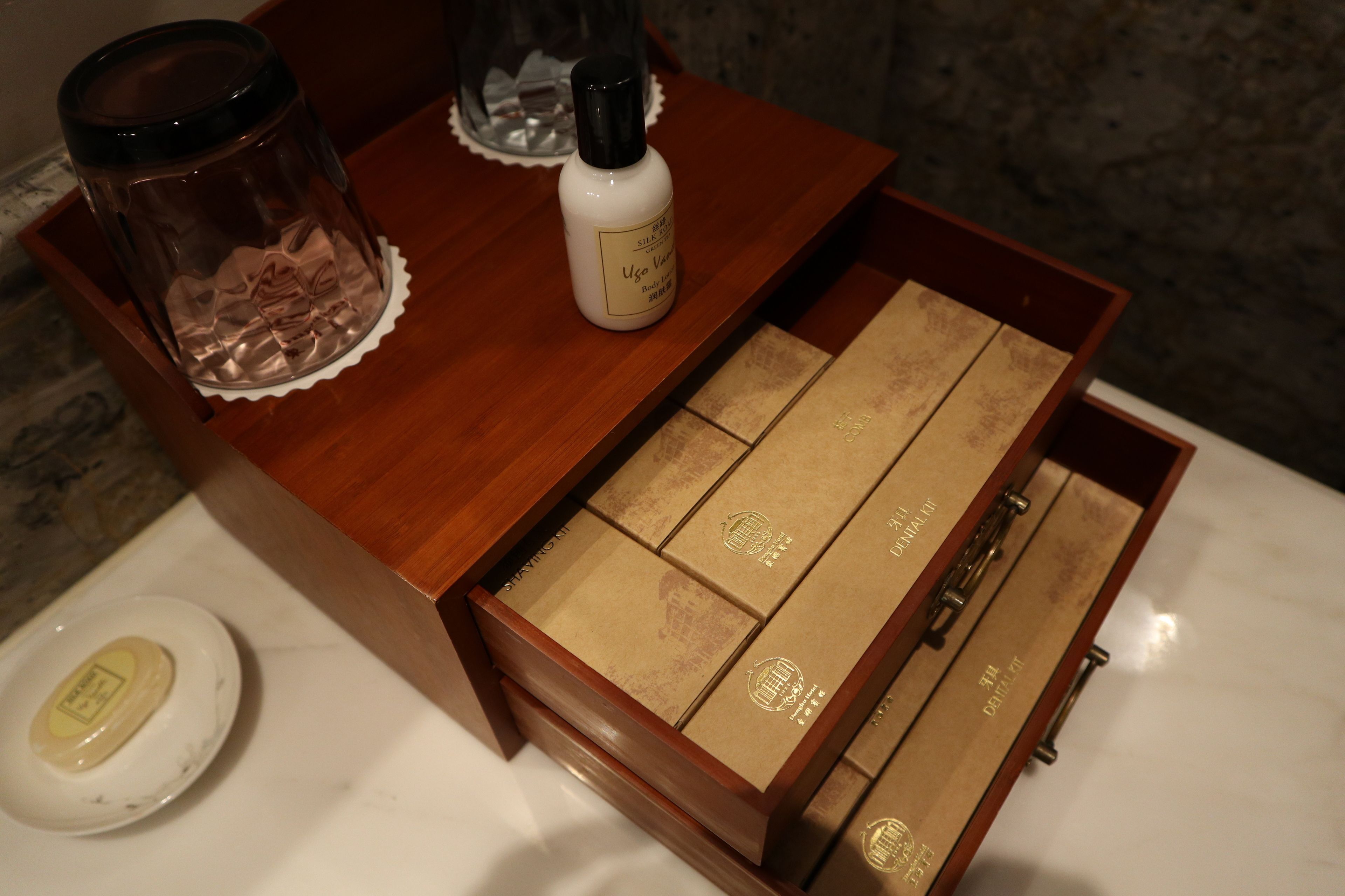 deluxe room, garden view | premium bedding, minibar, in-room safe, desk