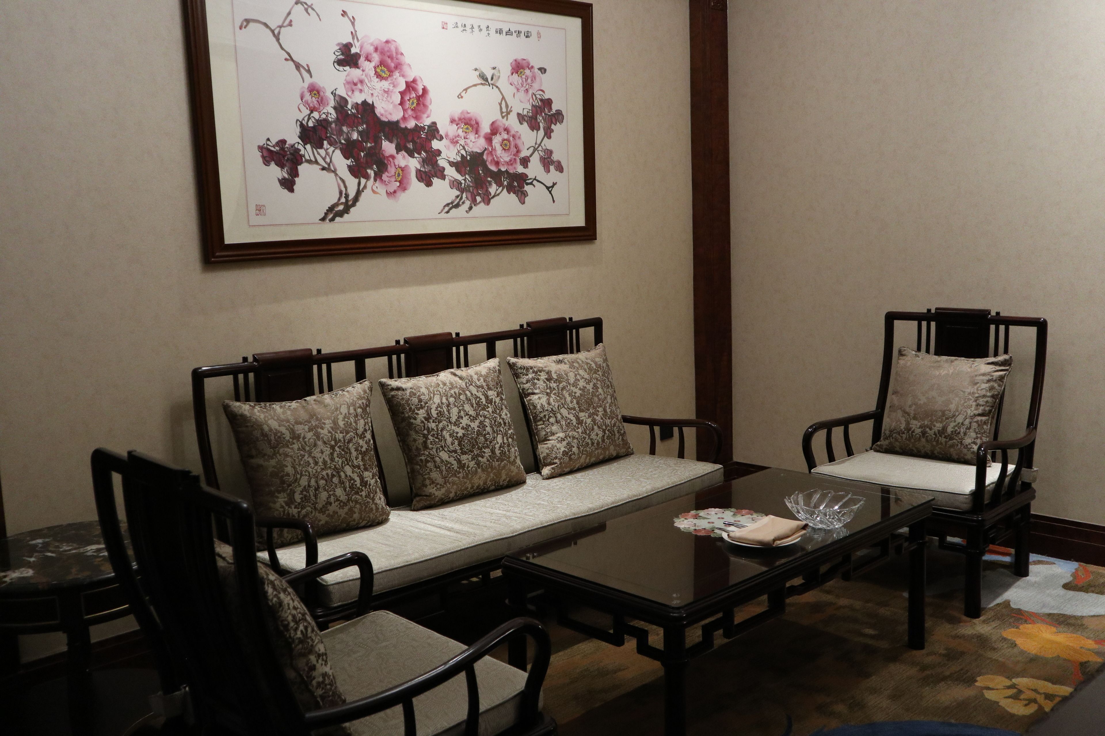 suite, garden view | premium bedding, minibar, in-room safe, desk