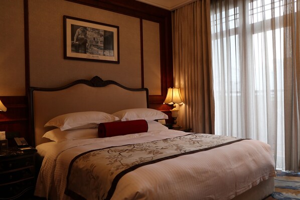 Deluxe Room, Garden View | Premium bedding, minibar, in-room safe, desk - Shanghai Donghu Hotel (Shanghai)