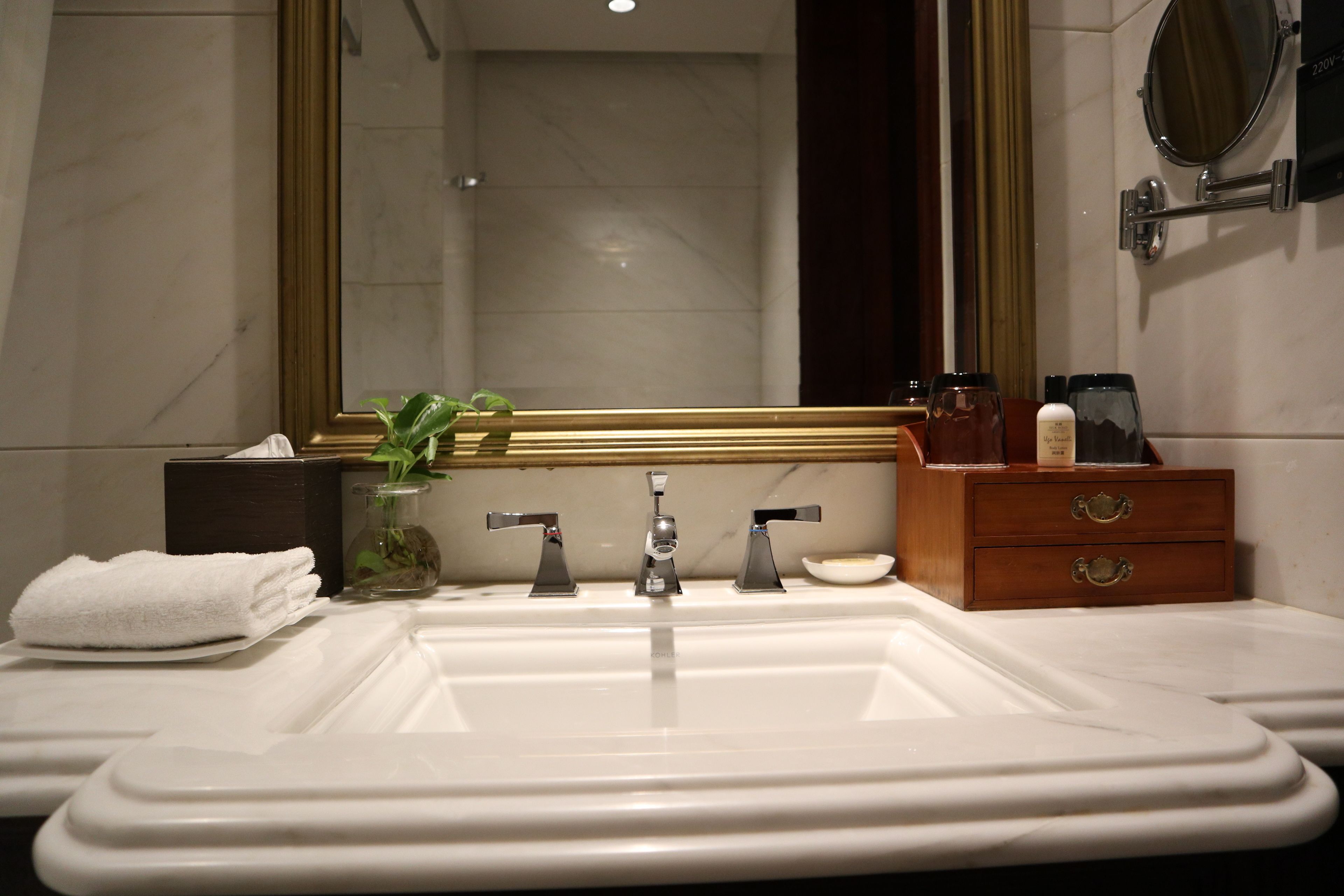 superior room | bathroom | separate bathtub and shower, free toiletries, hair dryer, slippers
