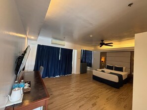 Premiere Deluxe | Minibar, in-room safe, desk, soundproofing - Panja Resort Palawan (Puerto Princesa)