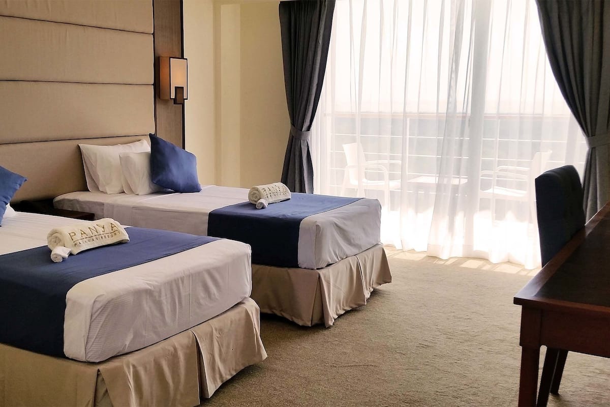 deluxe twin room, 2 single beds, balcony | 1 bedroom, minibar, in-room safe, desk