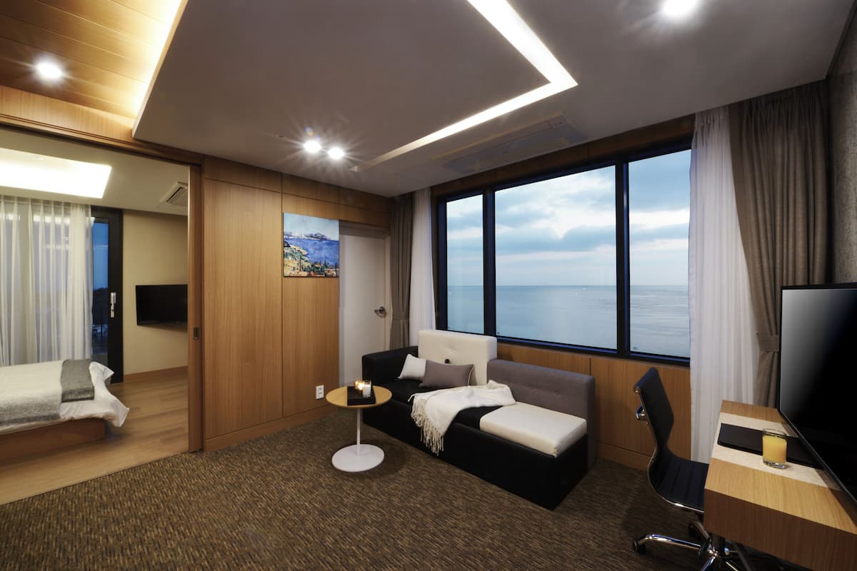 1 bedroom, desk, laptop workspace, blackout curtains