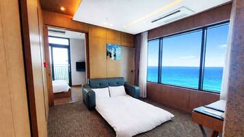 Junior Corner Family Suite ( Panorama Ocean View) | Living area | 43-inch flat-screen TV with cable channels, TV, Netflix