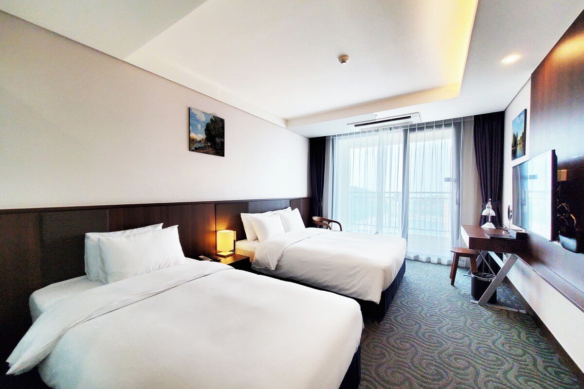 Standard Room, Multiple Beds, Non Smoking | Desk, laptop workspace, blackout drapes, WiFi (free)