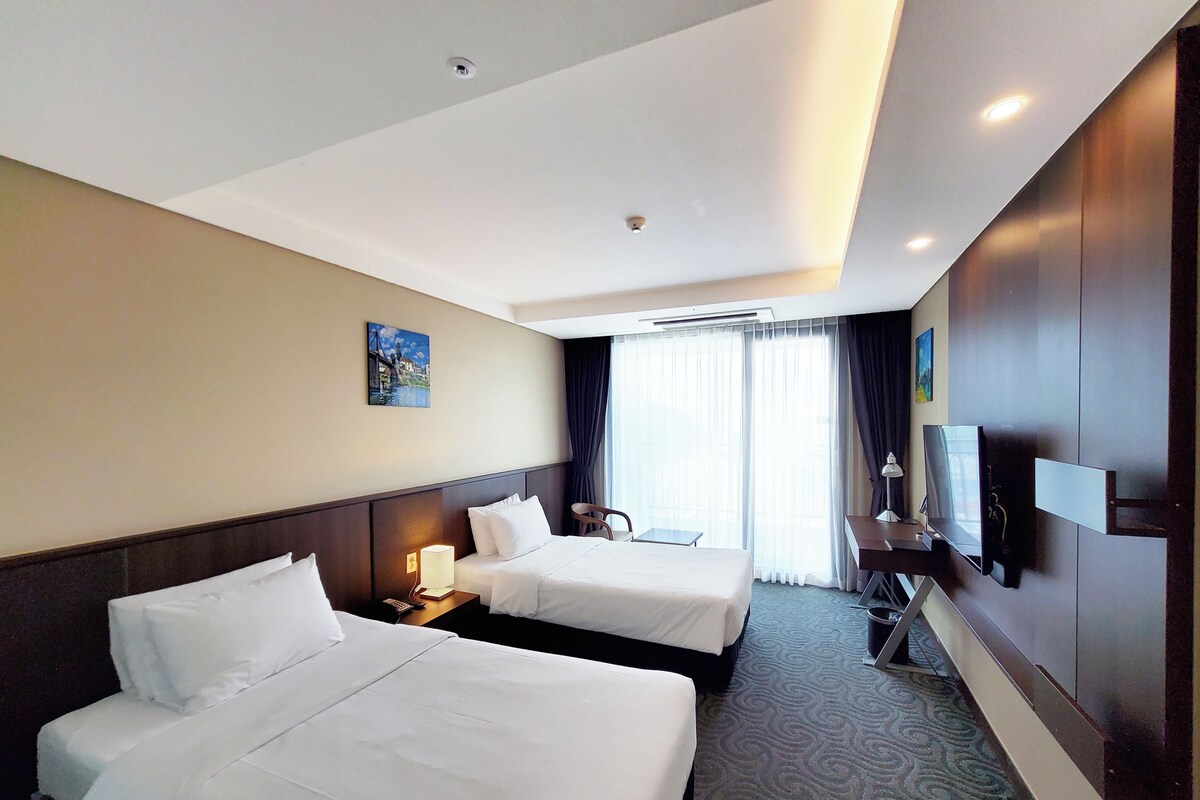 Standard Twin Room, 2 Twin Beds, Non Smoking | Desk, laptop workspace, blackout drapes, WiFi (free)