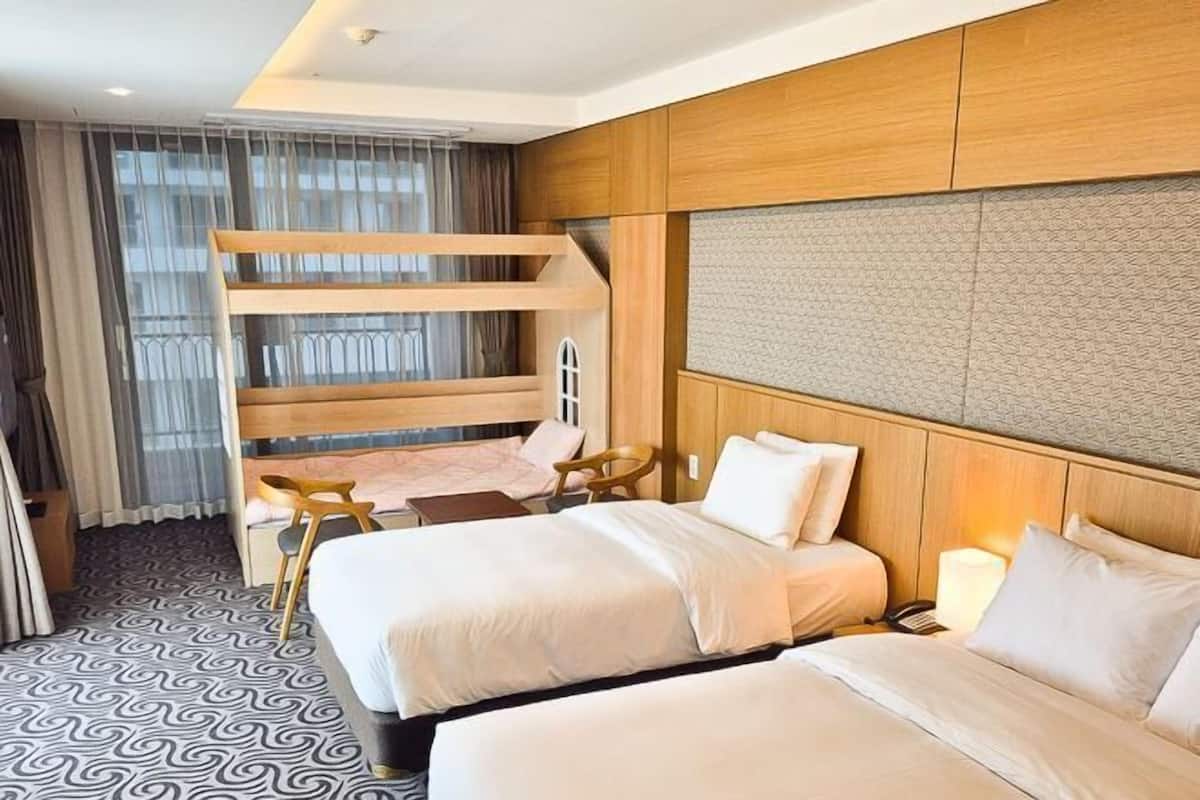 1 quarto, escrivaninha, espaço de trabalho para notebook