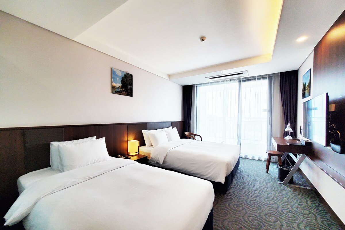 Standard Room, Multiple Beds, Non Smoking | Desk, laptop workspace, blackout drapes, WiFi (free)