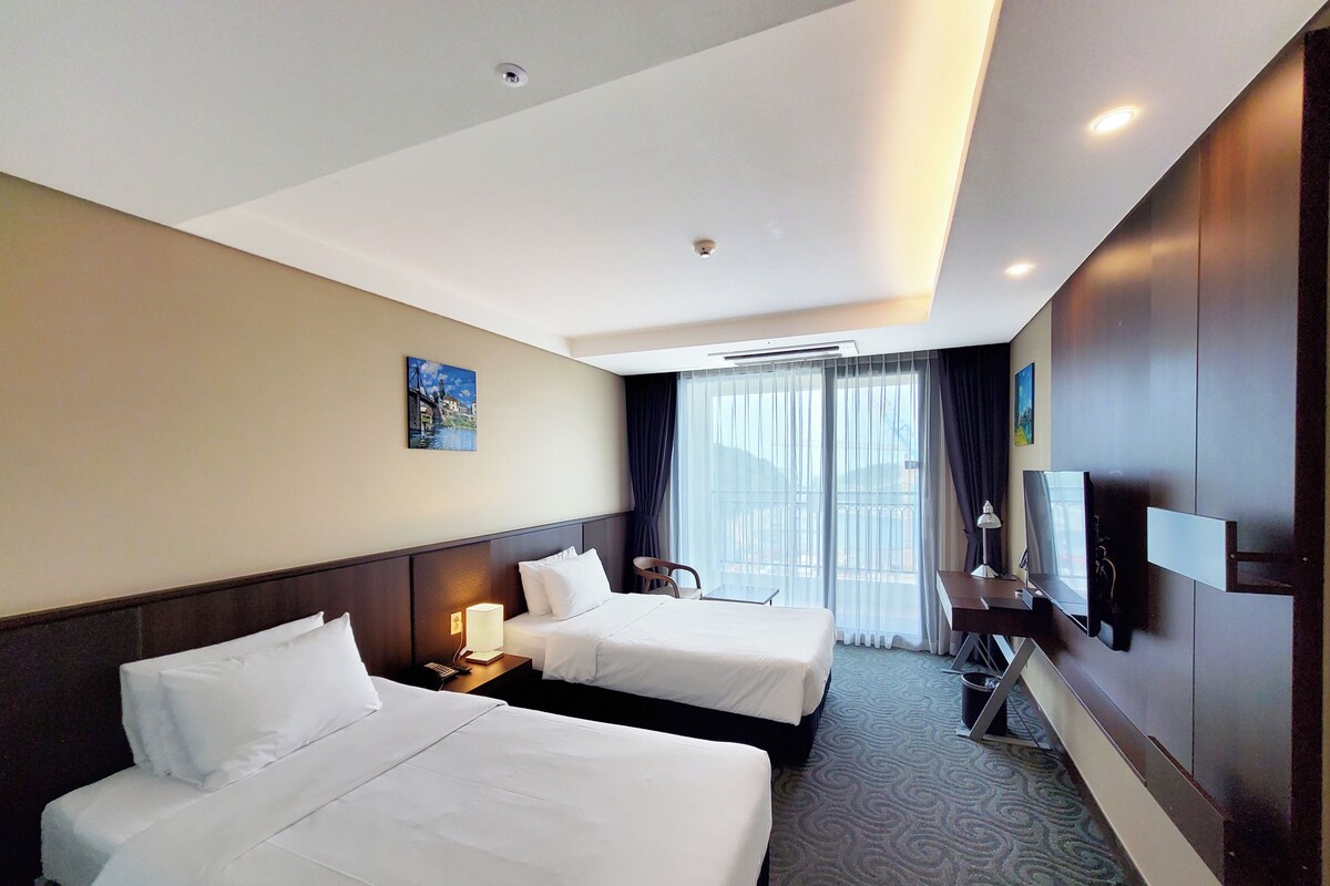 Standard Twin Room, 2 Twin Beds, Non Smoking | Desk, laptop workspace, blackout drapes, WiFi (free)