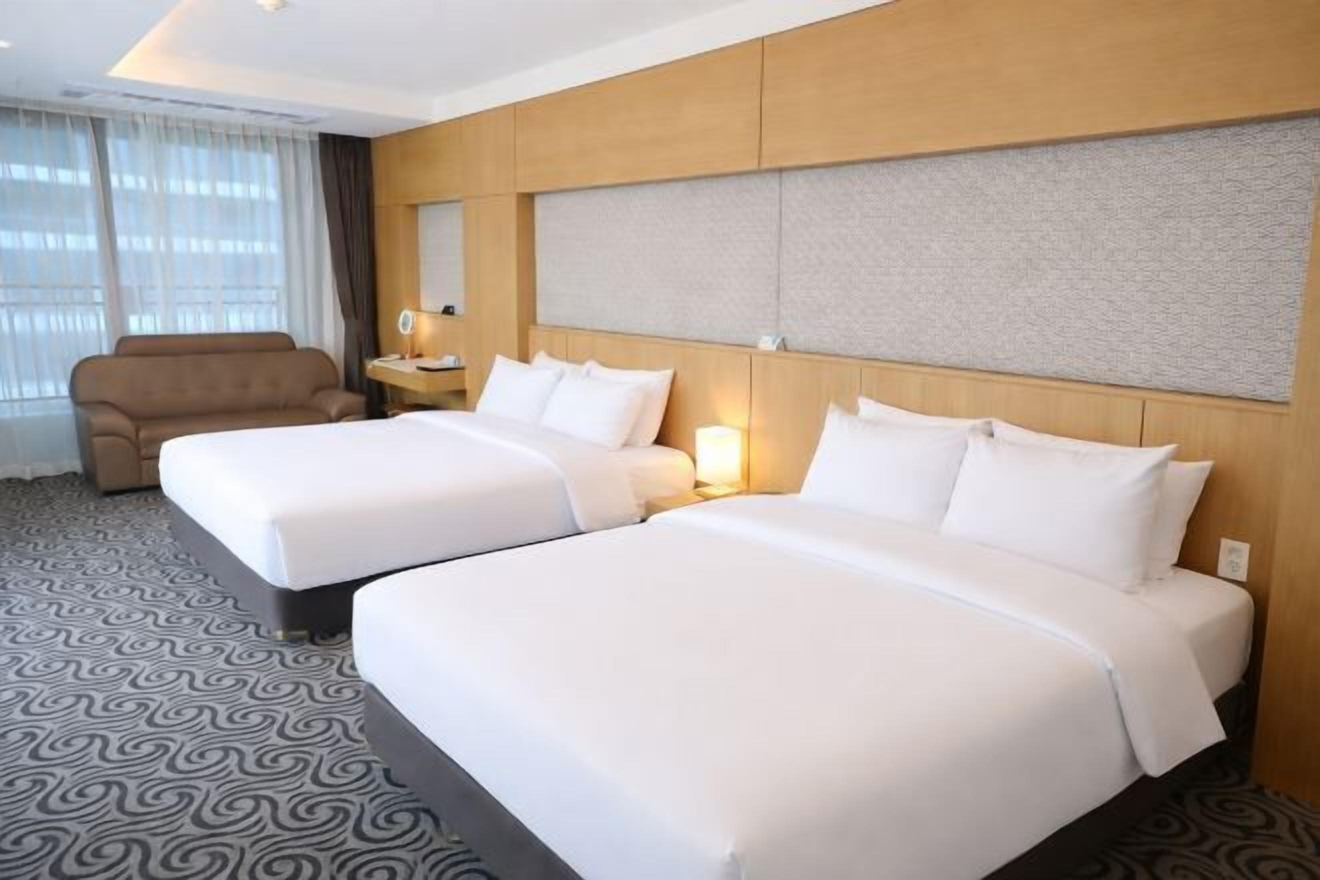 書桌、手提電腦工作空間、遮光窗簾/窗簾、免費 Wi-Fi