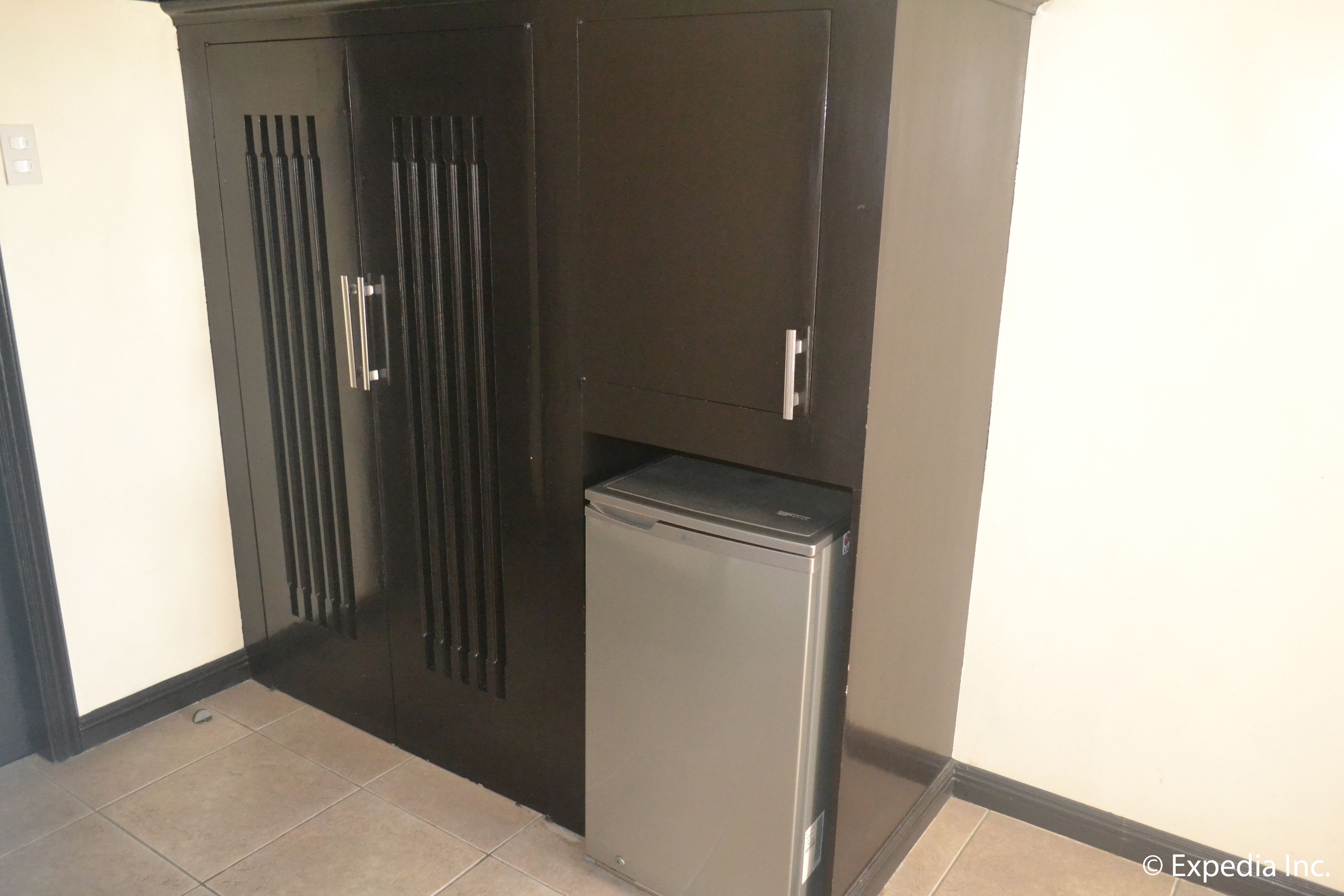 poolside ground floor | mini fridge