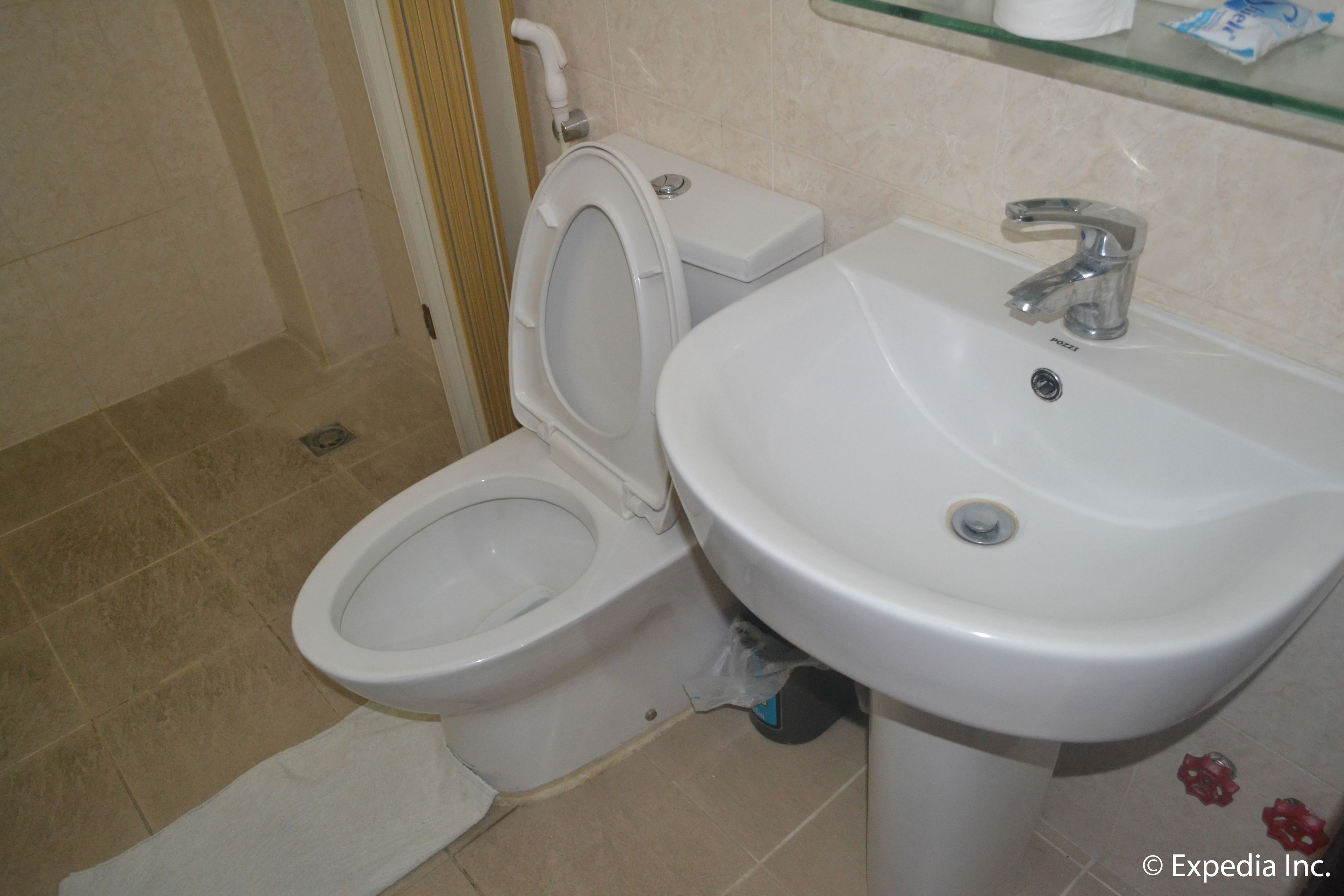 outback room | bathroom | free toiletries, towels