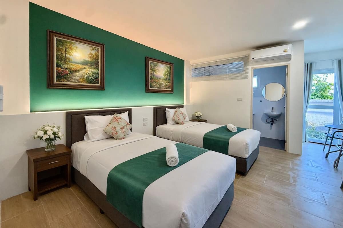 Deluxe Room, 2 Twin Beds | Minibar, desk, rollaway beds, free WiFi