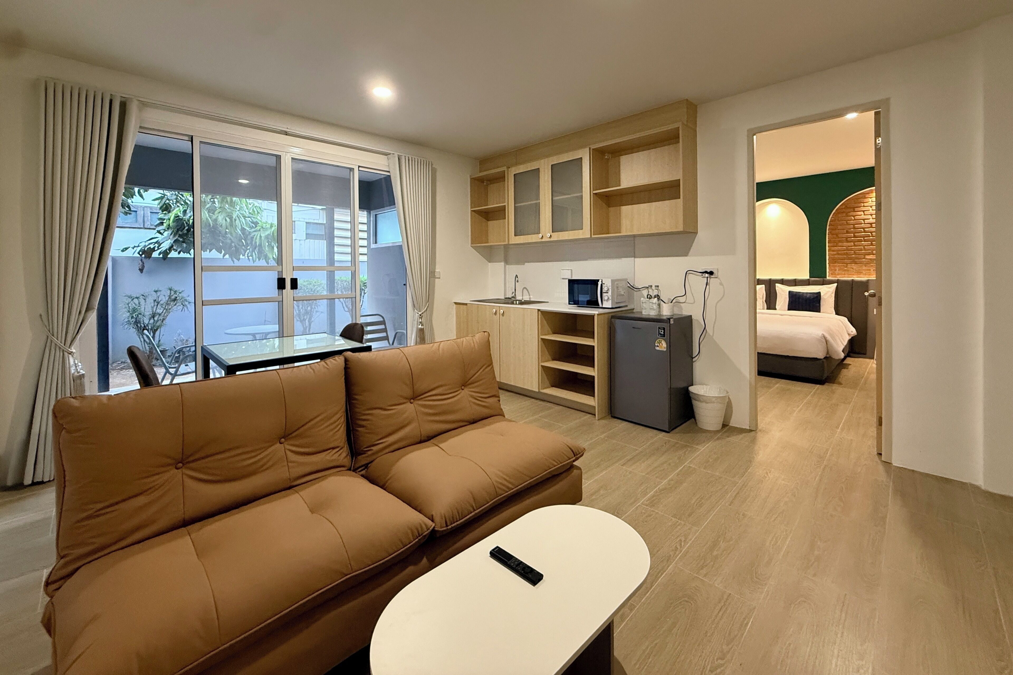 Suite | Wohnbereich | 24-Zoll-Fernseher mit Kabelempfang