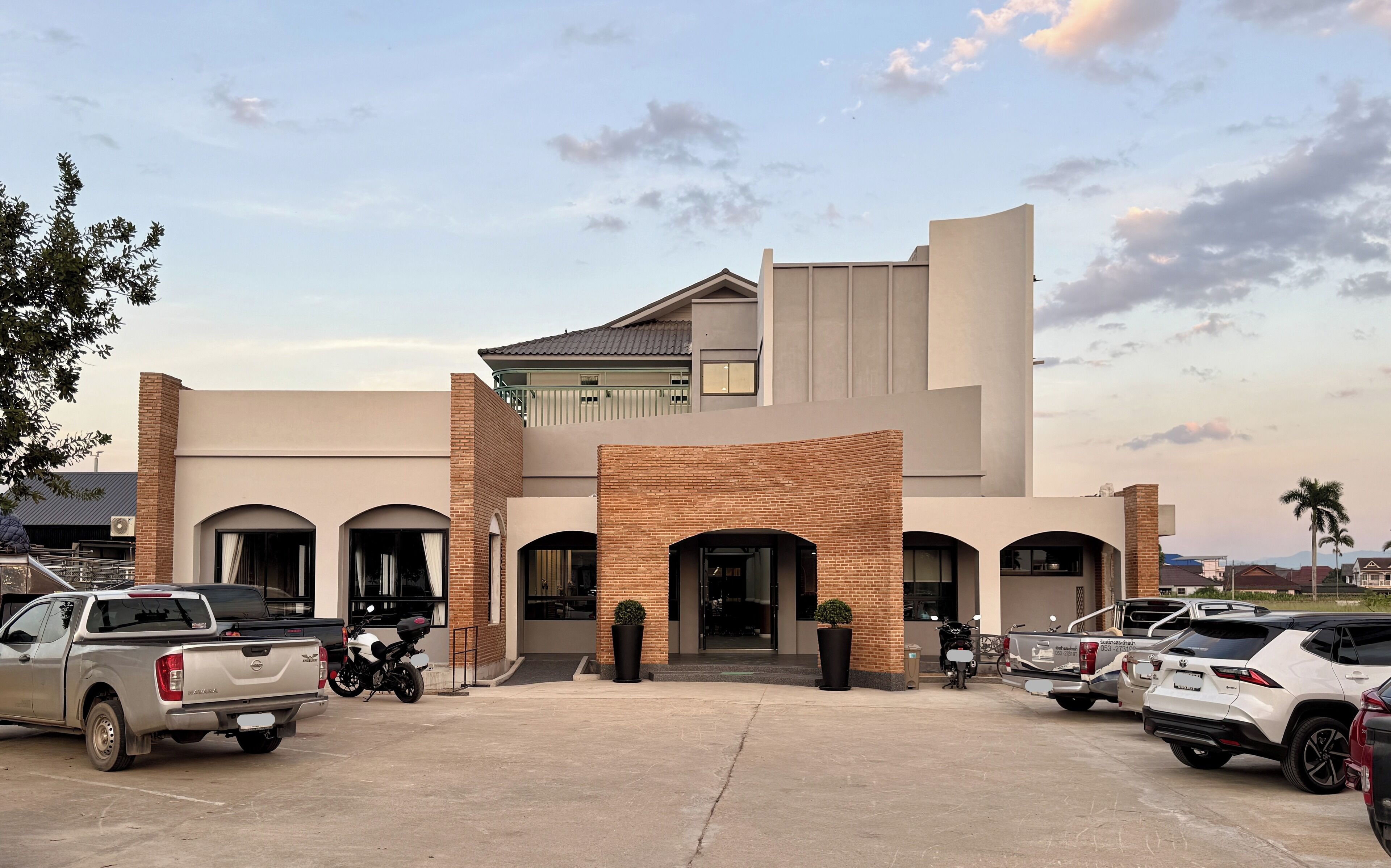 المنشأة من الخارج