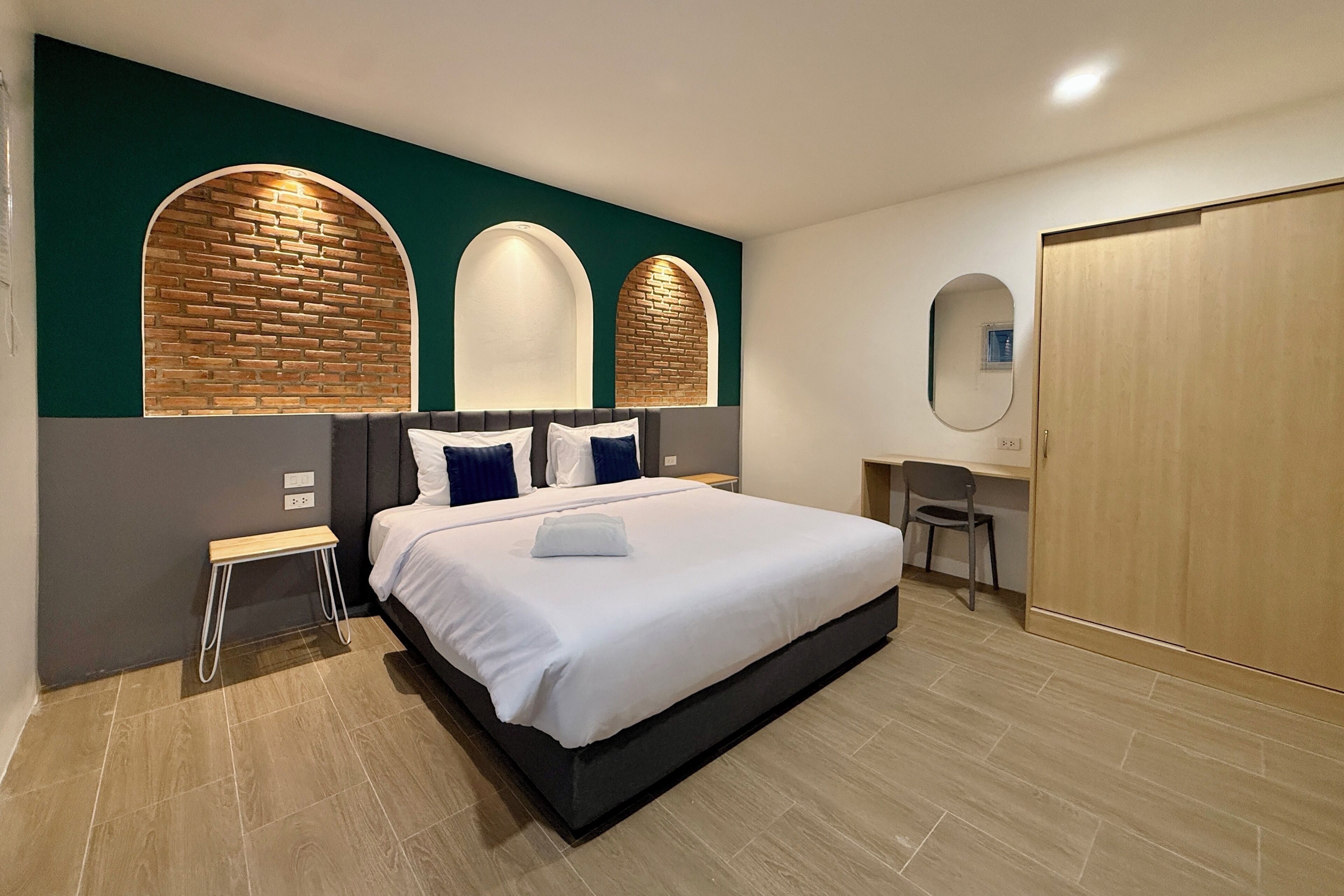 Minibar, desk, rollaway beds, free WiFi