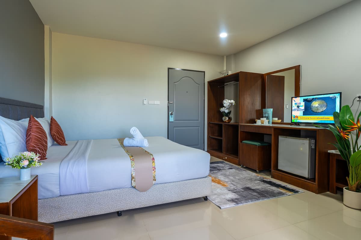 Standard Double Room | Minibar, desk, rollaway beds, free WiFi