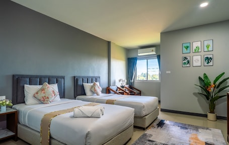 Standard Twin Room | Minibar, desk, rollaway beds, free WiFi