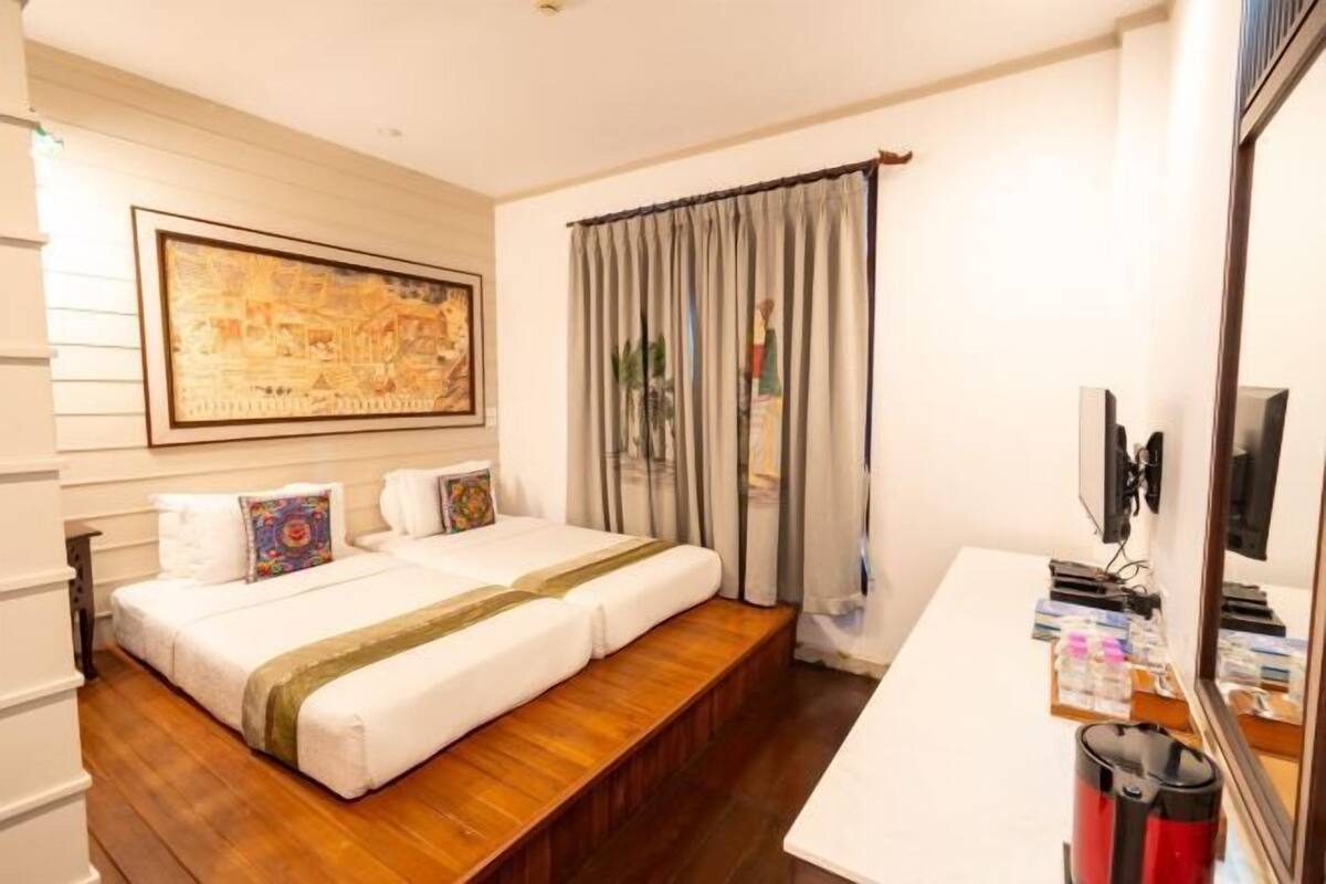 Minibar (free items), in-room safe, desk, rollaway beds (surcharge)