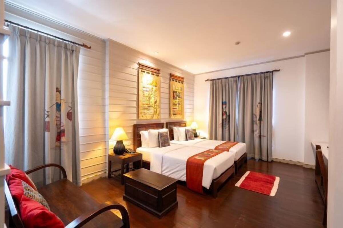 Minibar (free items), in-room safe, desk, rollaway beds (surcharge)
