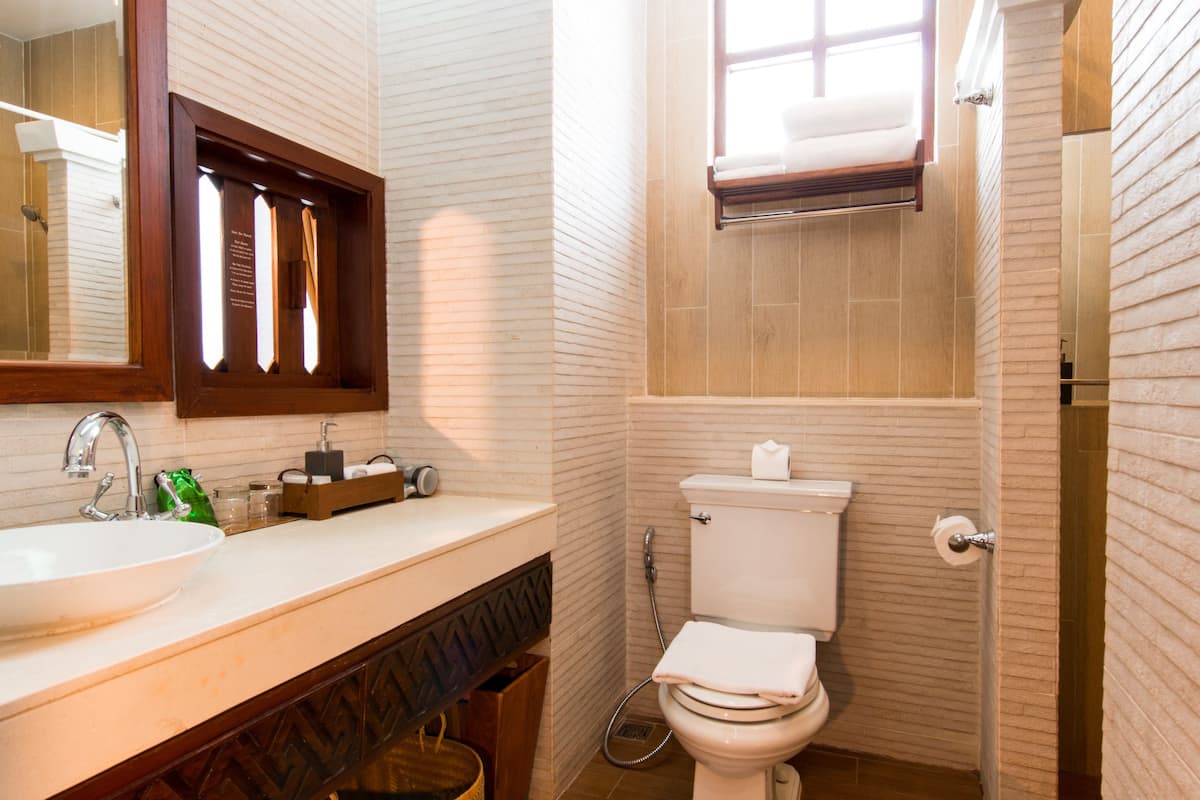 suite | bathroom | shower, free toiletries, hair dryer, bathrobes