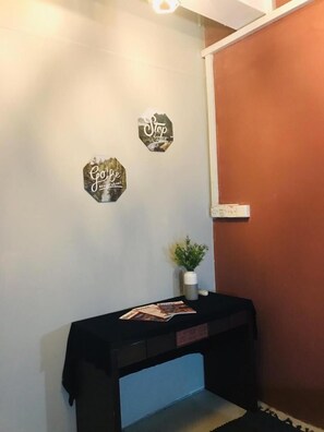 Interior - Borneo Seahare Guesthouse - Hostel (Kuching)