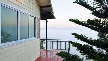 Honeymoon Villa, Mountain View | Balcony