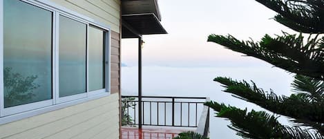 Honeymoon Villa, Mountain View | Balcony