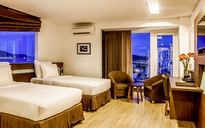 Luxe beddengoed, bedden met traagschuimmatras, een minibar