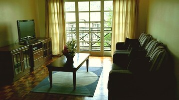 公寓, 3 间卧室 | 客厅 | 32-英寸纯平电视 （配备卫星频道）、电视