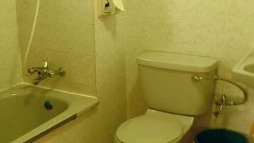 Leilighet, 3 soverom | Bad | Separat badekar og dusj, toalettartikler (inkludert) og hårføner