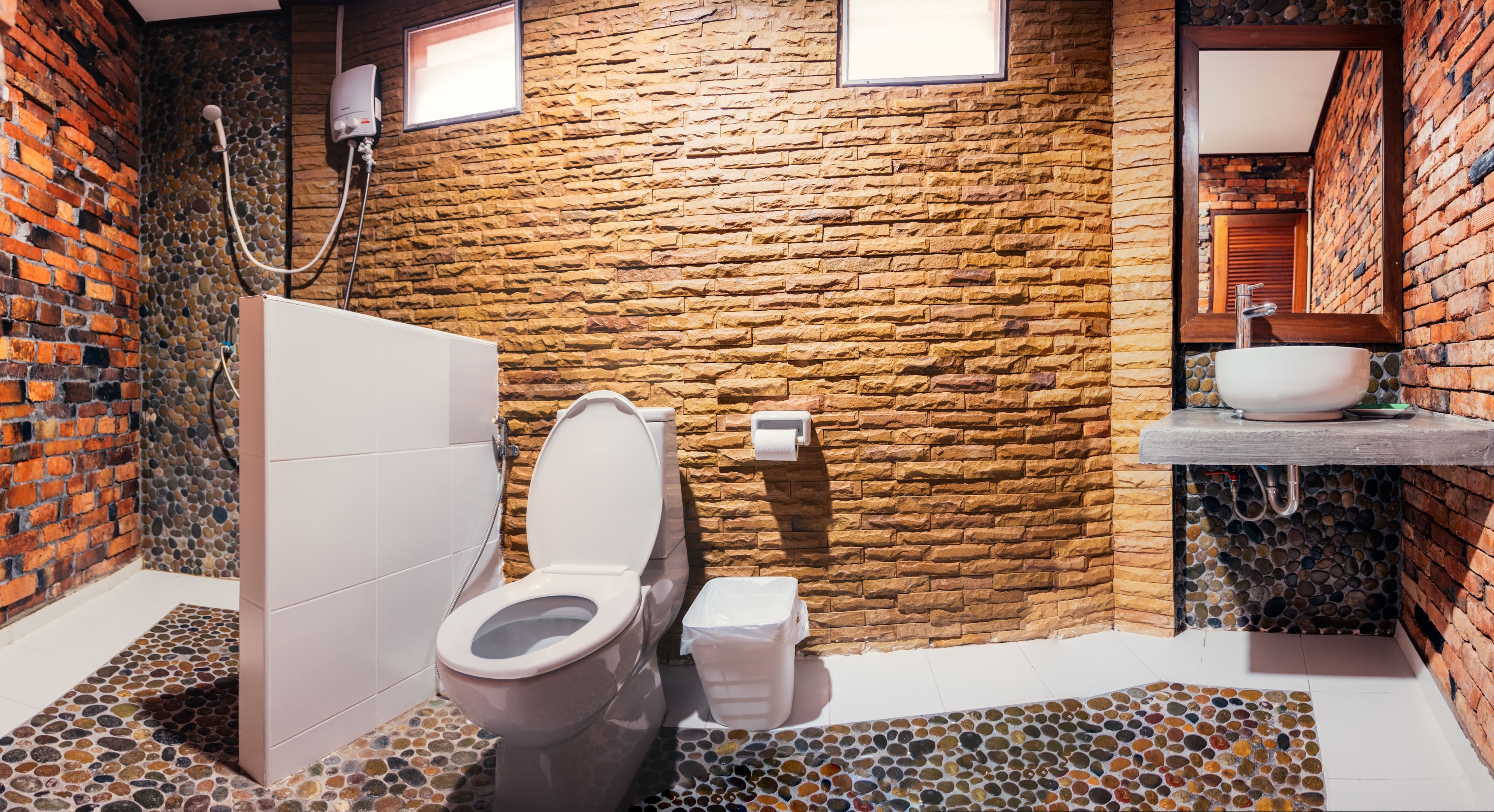 honeymoon suite | bathroom | shower, free toiletries, towels