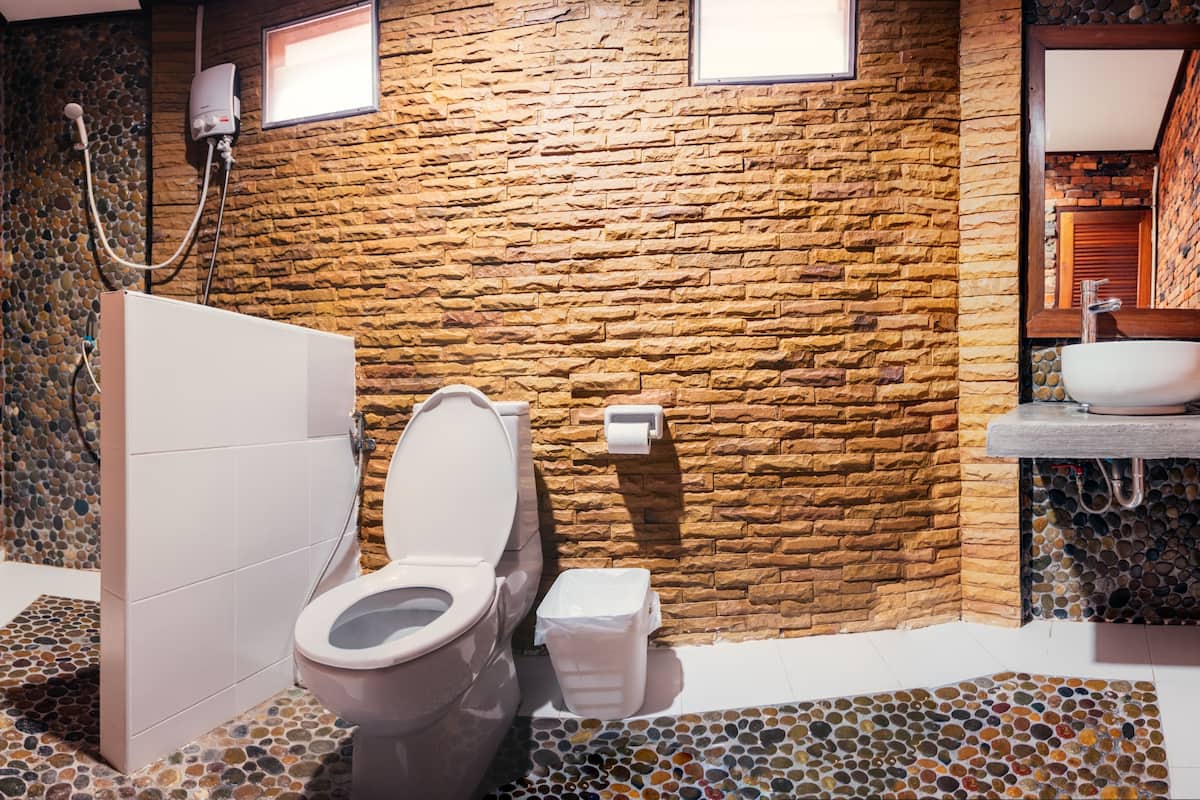 honeymoon suite | bathroom | shower, free toiletries, towels