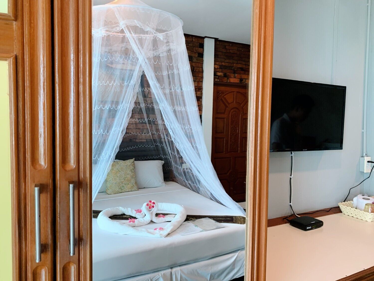 beachfront villa | bathroom | shower, free toiletries, towels