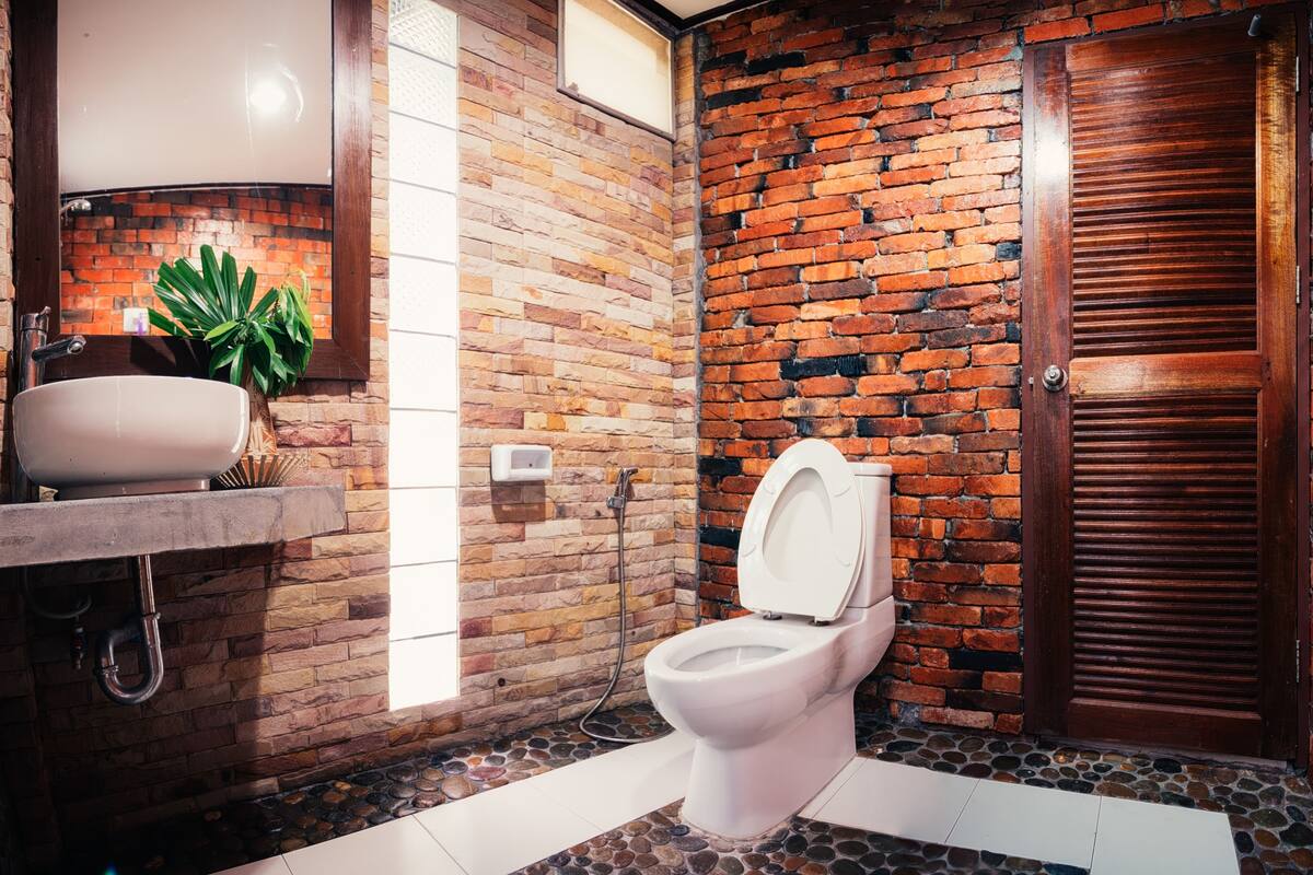 shower, free toiletries, towels