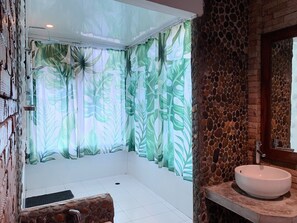 Beachfront Villa | Bathroom | Shower, free toiletries, towels - Adang Island Resort (Ko Adang)