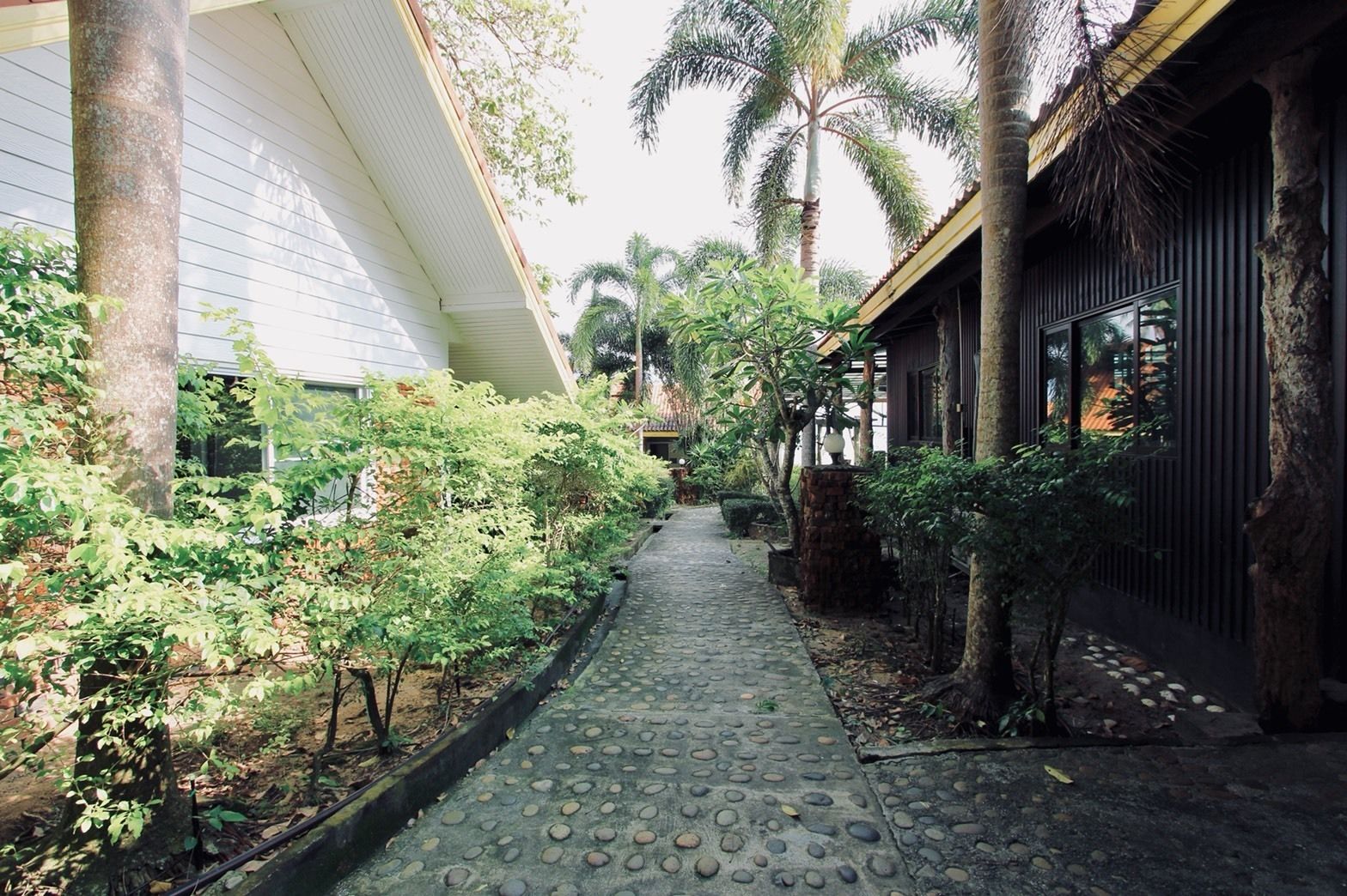 classic garden bungalow | garden view