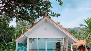 Beachfront Villa - Adang Island Resort (Ko Adang)