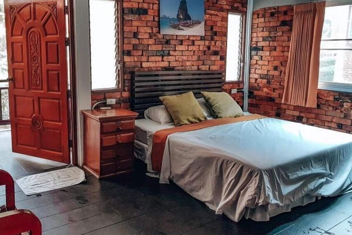 premium bedding, in-room safe, blackout curtains, soundproofing