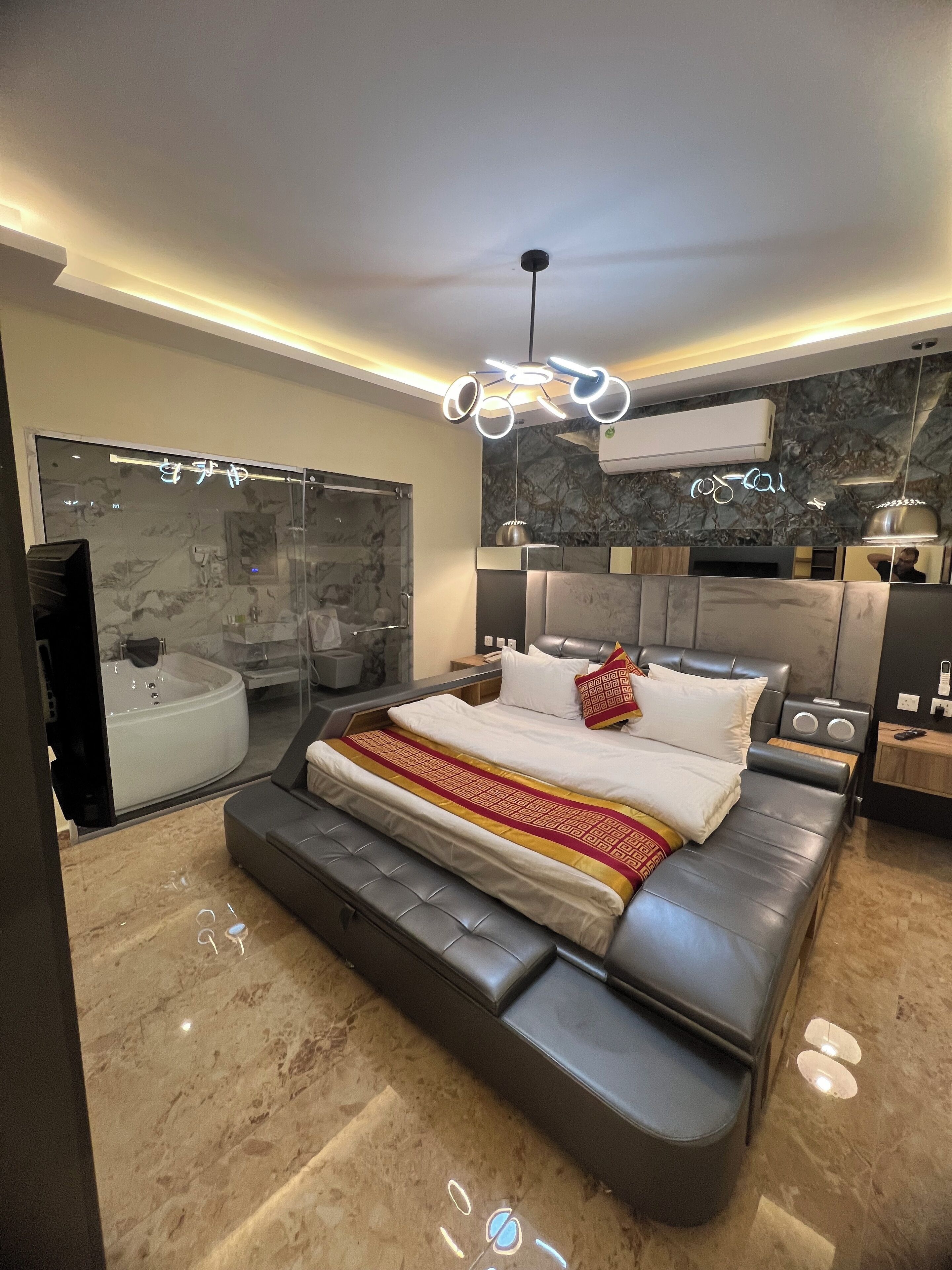 deluxe suite with spa bath | free minibar, in-room safe, blackout curtains, soundproofing