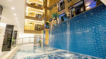 Piscina stagionale all'aperto, lettini