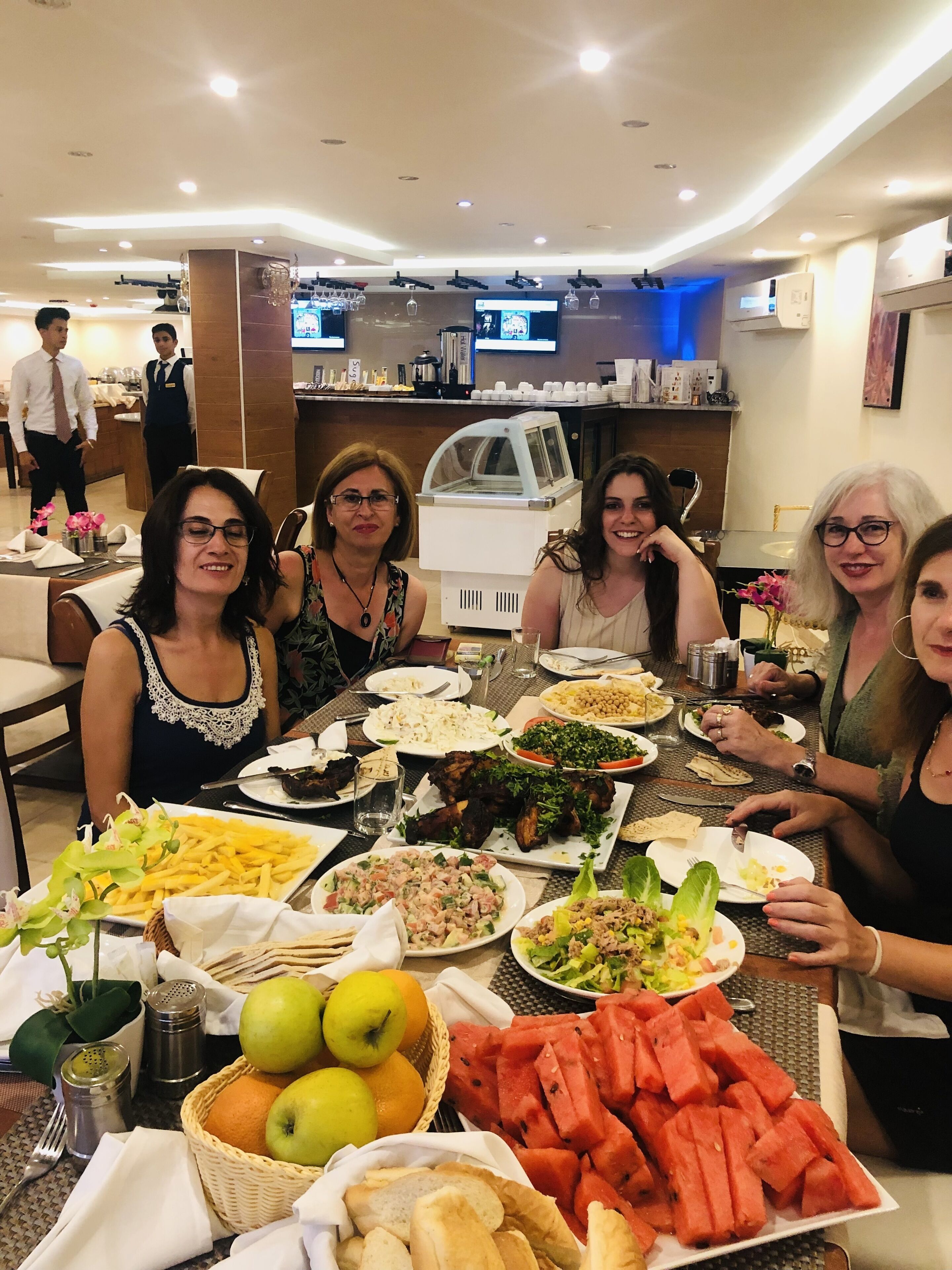 2 restaurants, breakfast, lunch, dinner served; international cuisine