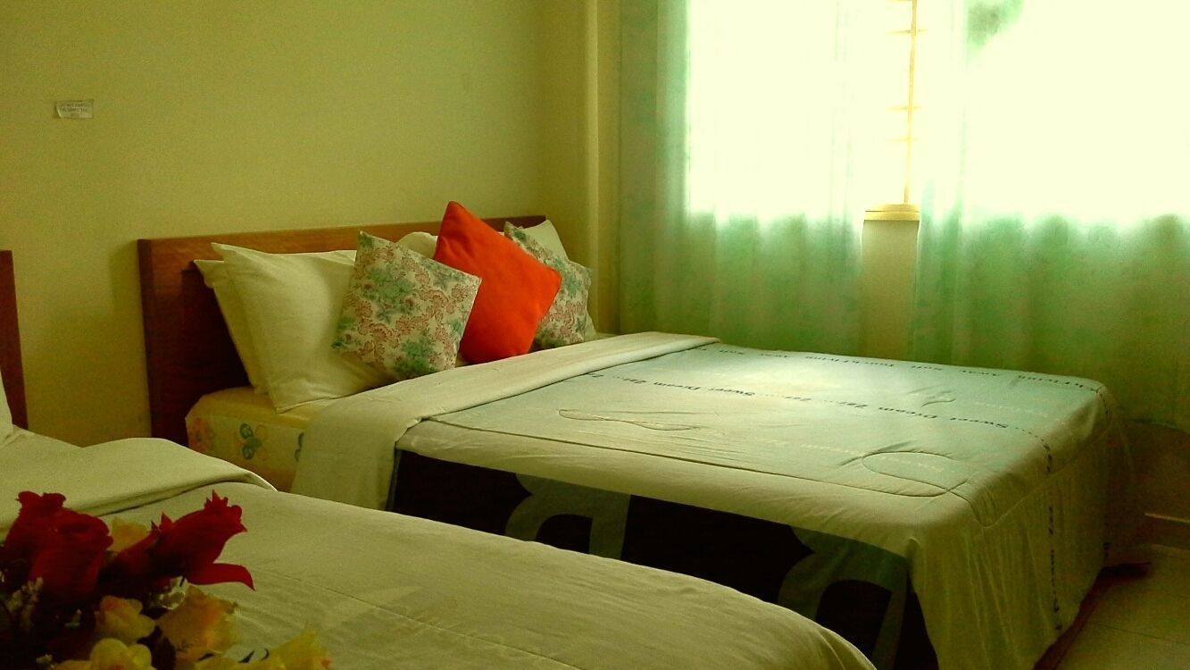 3 bedrooms, desk, iron/ironing board