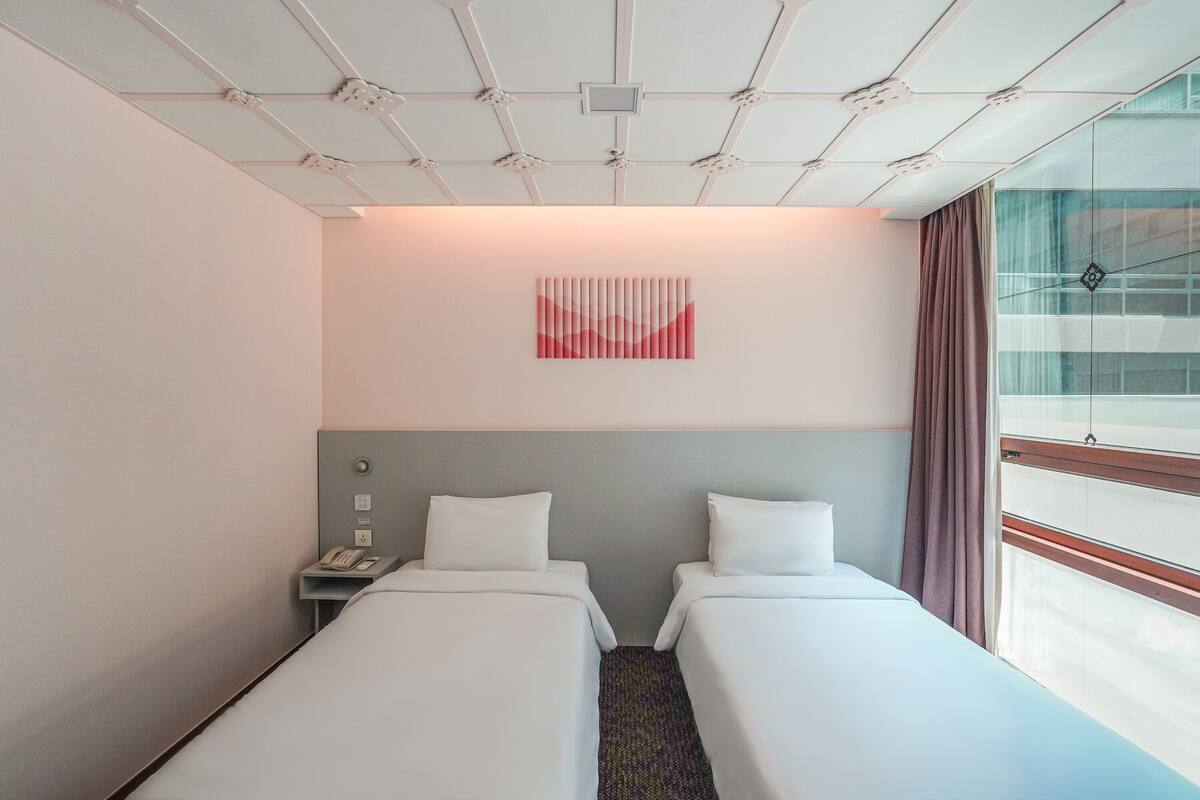 Dive In Juhwa Art Stay/Twin Room | Tallelokero huoneessa, pimennysverhot, äänieristys