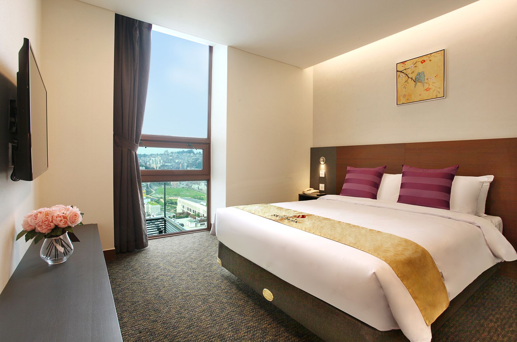 In-room safe, blackout drapes, soundproofing, cribs (free)