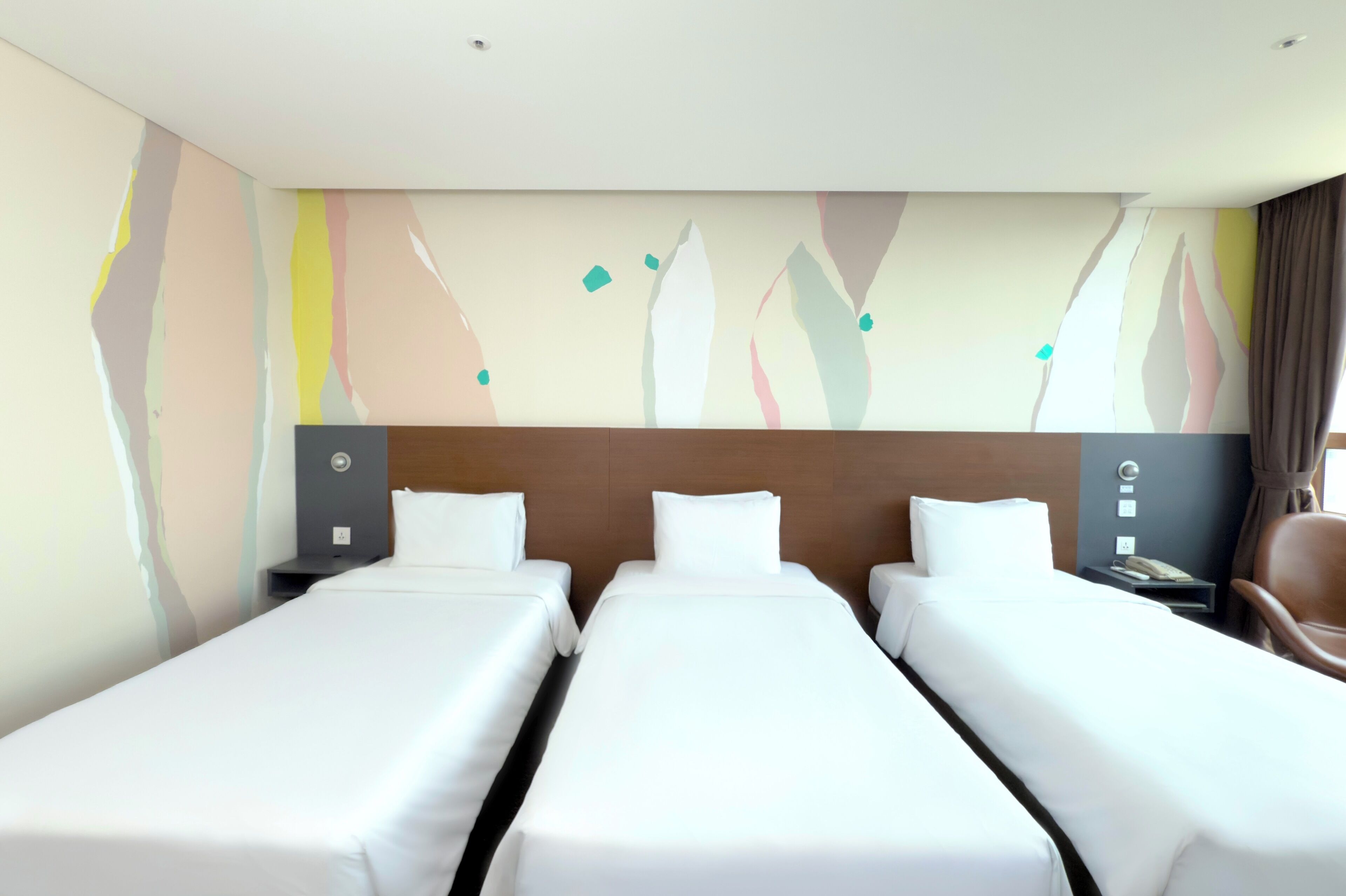 DIVE IN EUNBI LEE ART STAY 2 / TRIPLE | In-room safe, blackout drapes, soundproofing, free WiFi