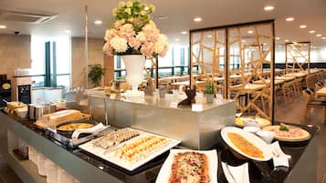 Petit déjeuner buffet (26400 KRW par personne)