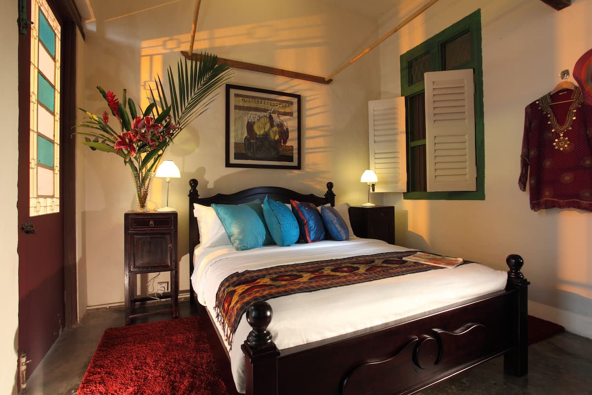 ground floor suite | premium bedding, minibar, in-room safe, desk
