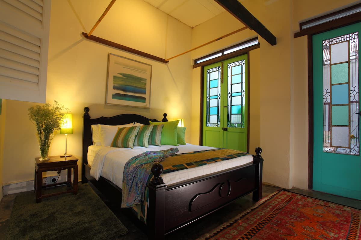 ground floor suite | premium bedding, minibar, in-room safe, desk