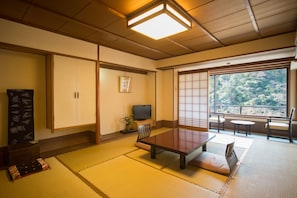 Traditional-Zimmer, Talblick (Japanese Style, 10 Tatami mats)